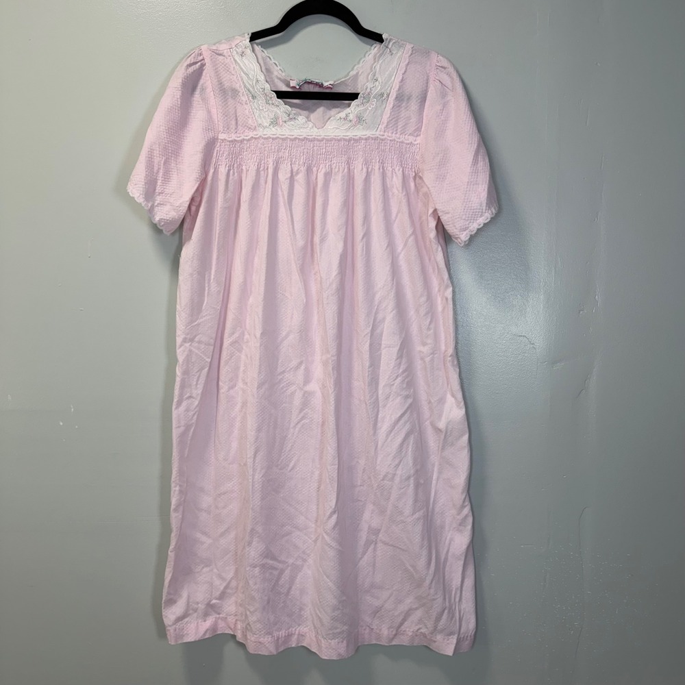 Lady Manhattan Vintage Pink Seersucker Nightgown Lace Smocked Short Sleeve